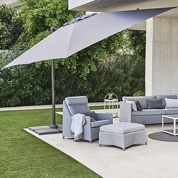 Stort vinkelbart parasoll Hyde Lux Tilt Cane-line