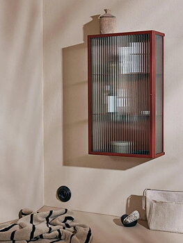Haze Väggskåp Reeded Glas Röd Ferm Living