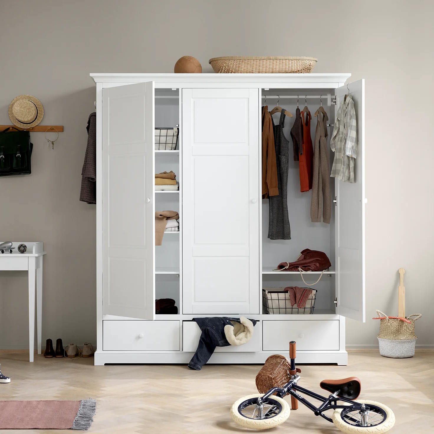 Barngarderob tre dörrar H195, Oliver Furniture - 2