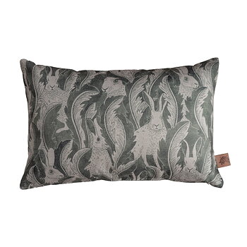 Kuddfodral Hares in Hiding 50 x 70 cm grön Emma von Brömssen