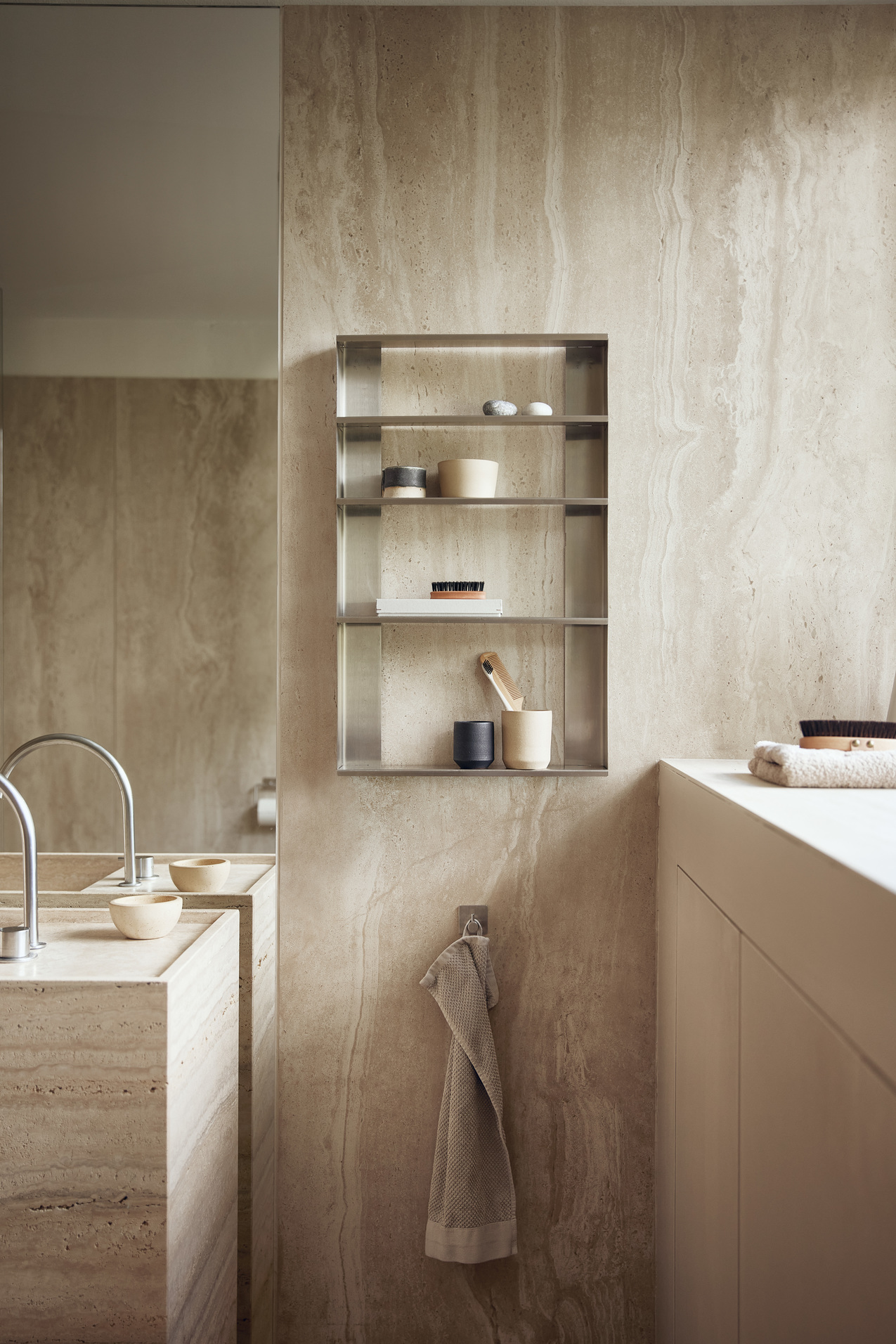 Taper Badrumshylla stål Form & Refine - 2
