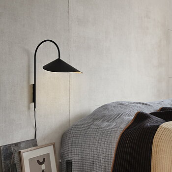 Arum Wall Lamp svart, Ferm Living