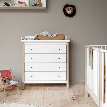 Skötbordsbyrå Wood 4 lådor vit / ek Oliver Furniture 