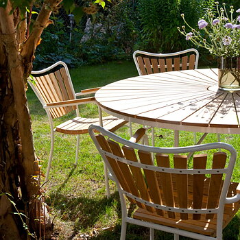 Trädgårdsgrupp Ellen teakbord 110 cm 4 stolar teak / vit Cinas