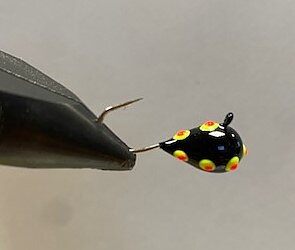 "Pricken" Volfram Mormyska 7mm 4,4g  Svart/Gul/Röd