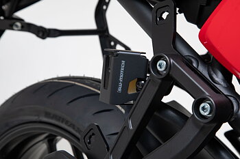 Brake fluid reservoir guard