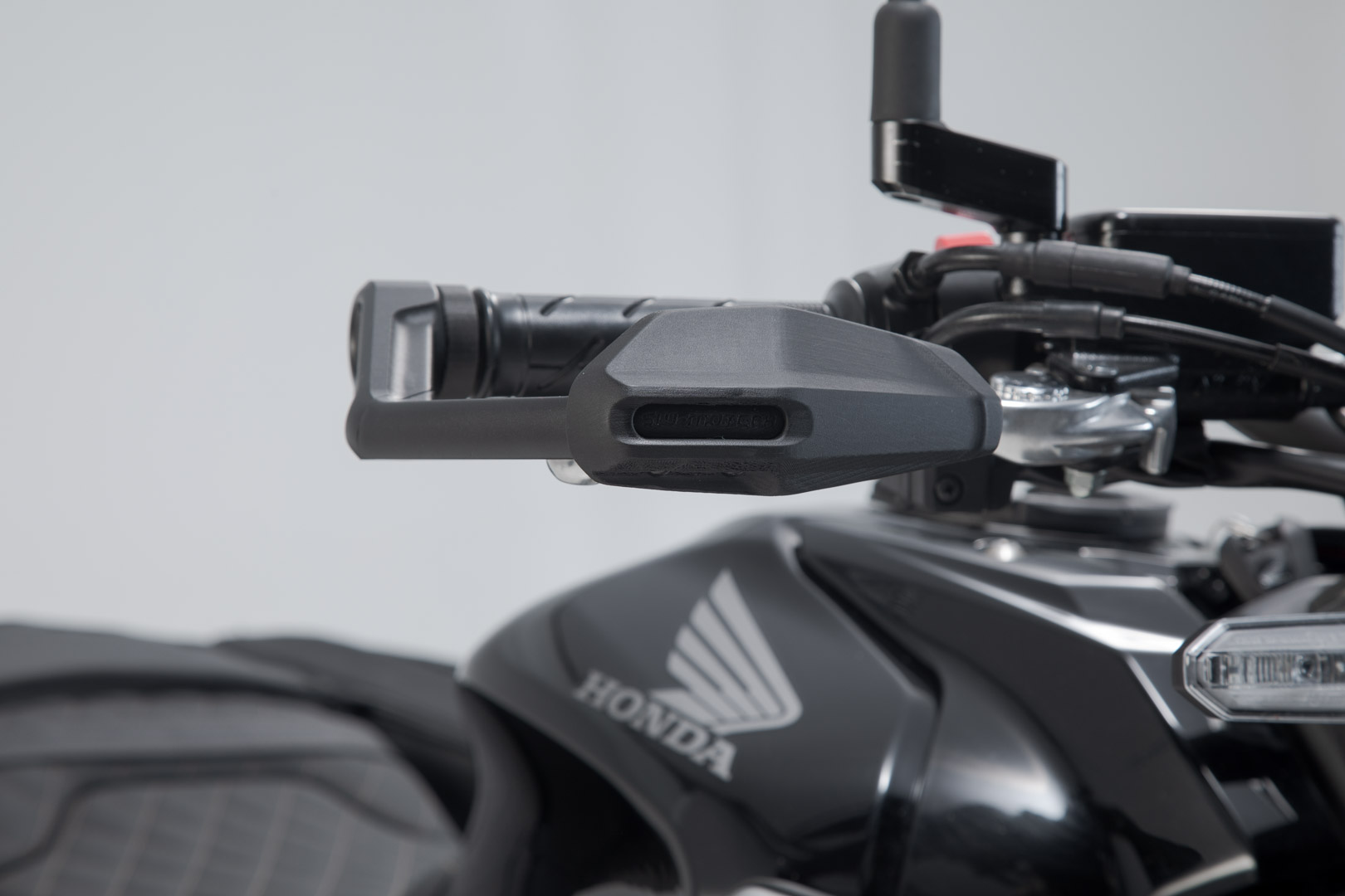 Lever guards with wind protection - 3
