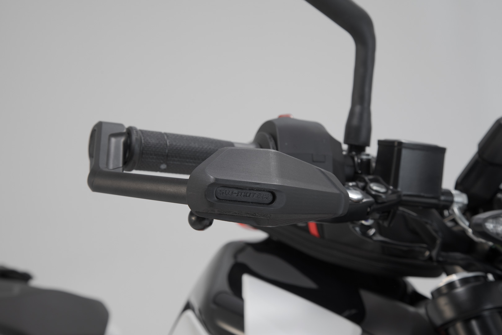 Lever guards with wind protection - 3