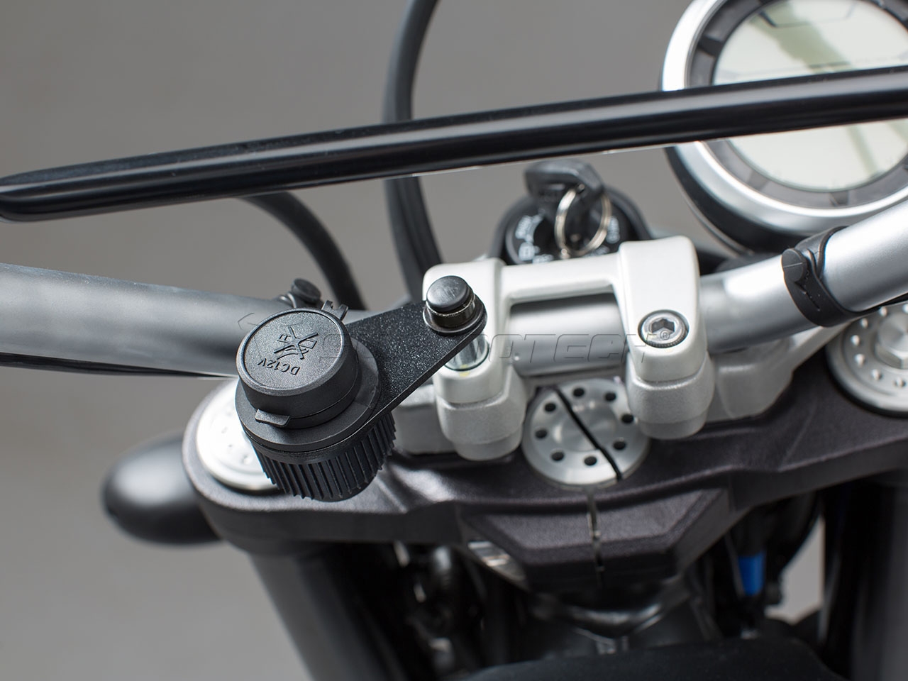 Cigarette lighter socket bracket M10 - 2