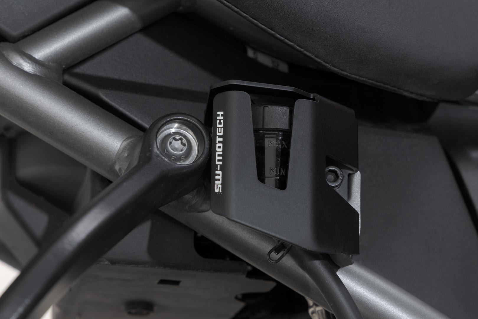 Brake fluid reservoir guard - 3