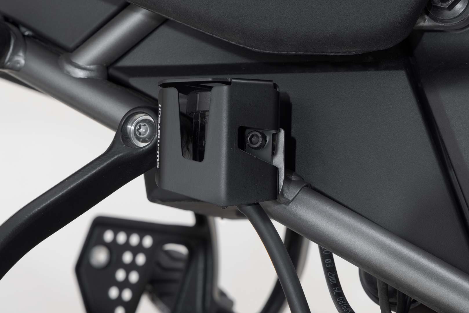Brake fluid reservoir guard