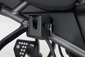 Brake fluid reservoir guard