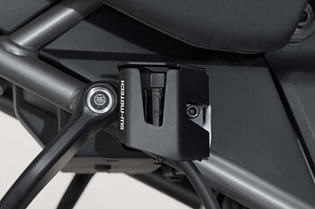 Brake fluid reservoir guard