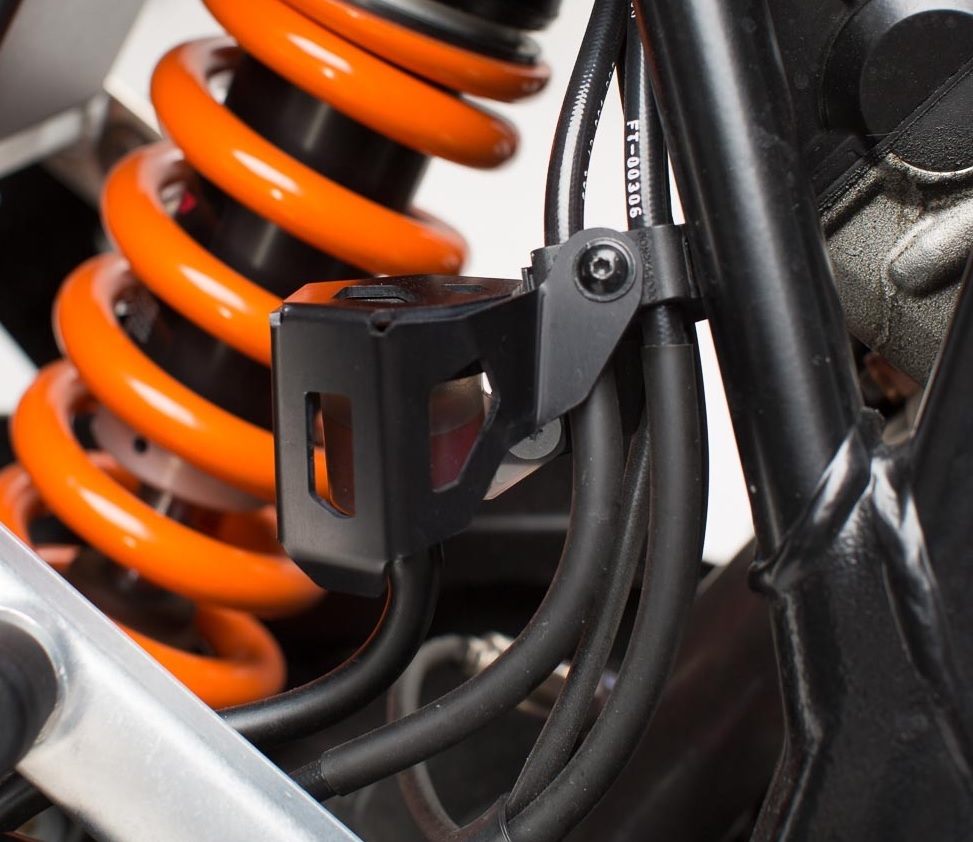 Brake reservoir guard
