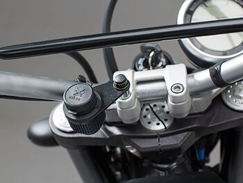 Cigarette lighter socket bracket M8