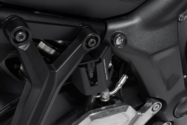 Brake fluid reservoir guard. Black. Triumph - 3