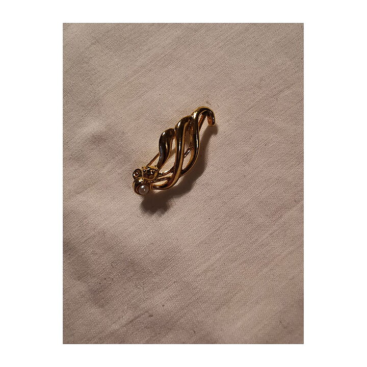 Brooch - Small with a Pearl