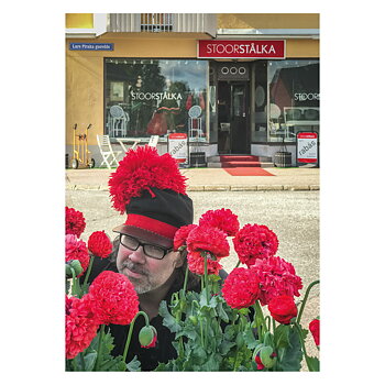 Postcard Piera and the cuipi flowers