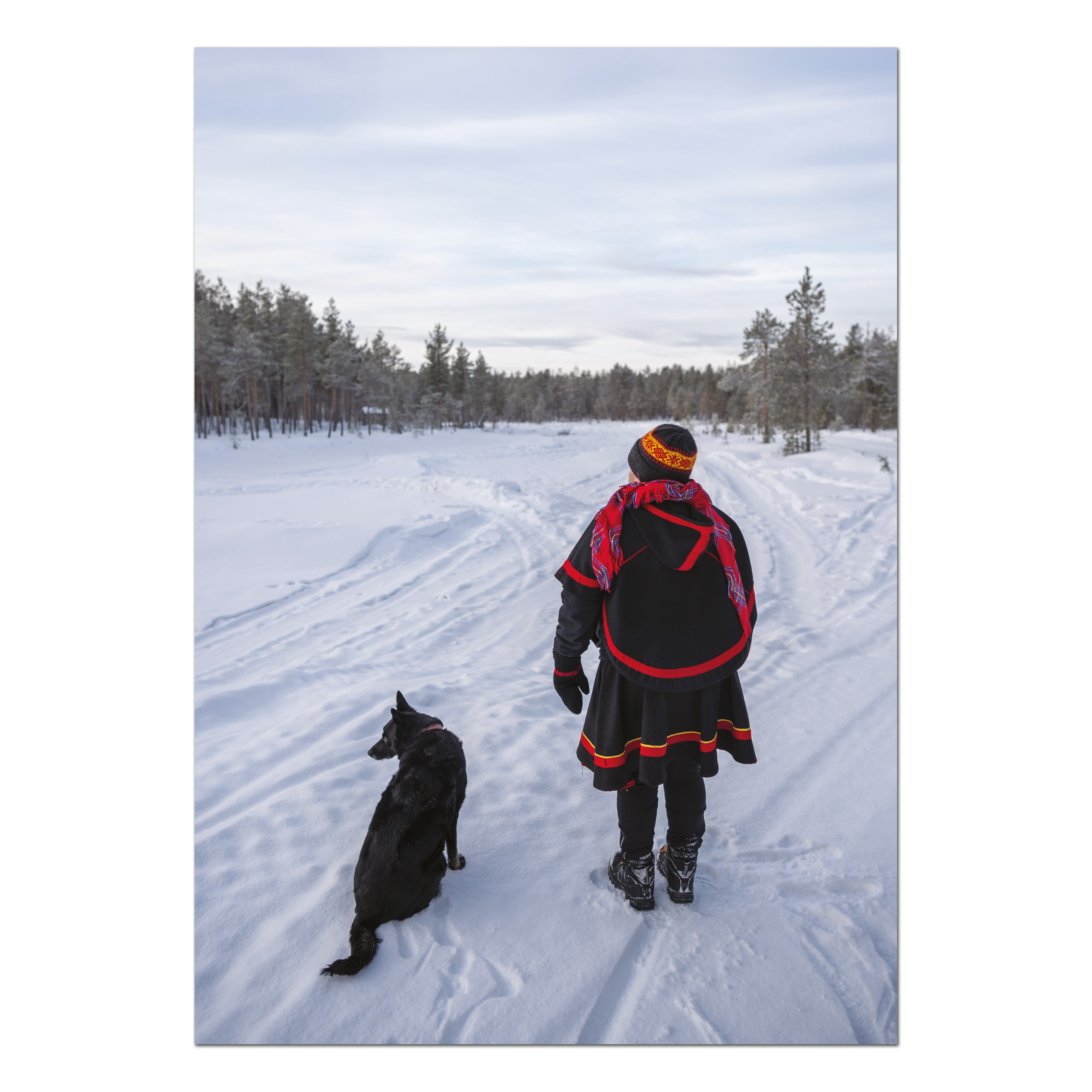 Postcard Lotta and the dog Skájdde at the snow mobile track