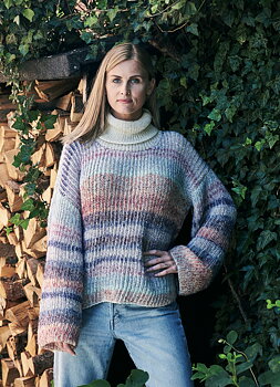 Tvåfärgad patentsweater i Rigmor/Luna by Permin 896534