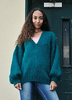 Oversized sweater med djup V-ringning - Bella