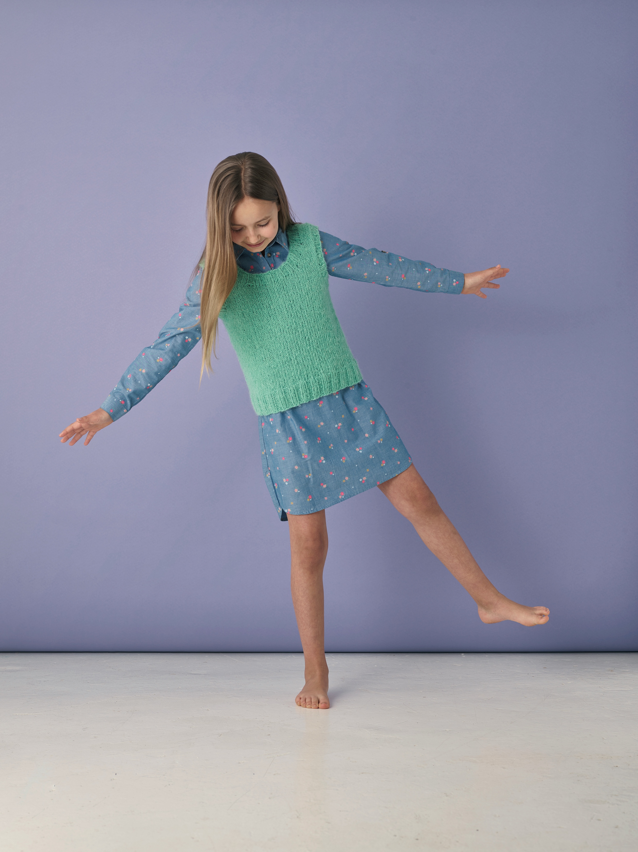 Väst 6 - 12 år i Elsa by Permin