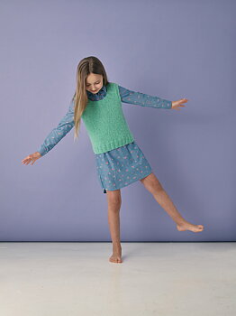 Väst 6 - 12 år i Elsa by Permin