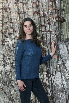 Jumper med hålmönster på ärmarna - Scarlet