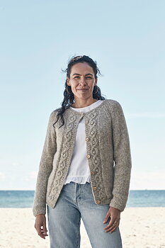 Raglankofta med flätmönster - Alice by Permin