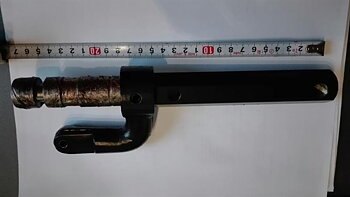 Arm för montering av glättarblad till Masterpac PMTL36