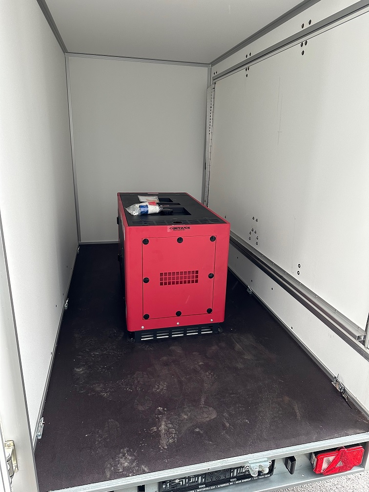 Elverk Bernards RC11000 inkl. trailer. Trailern finns på bild utan elverk i. - 12