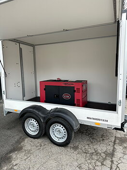 Elverk Bernards RC11000 inkl. trailer. Trailern finns på bild utan elverk i.