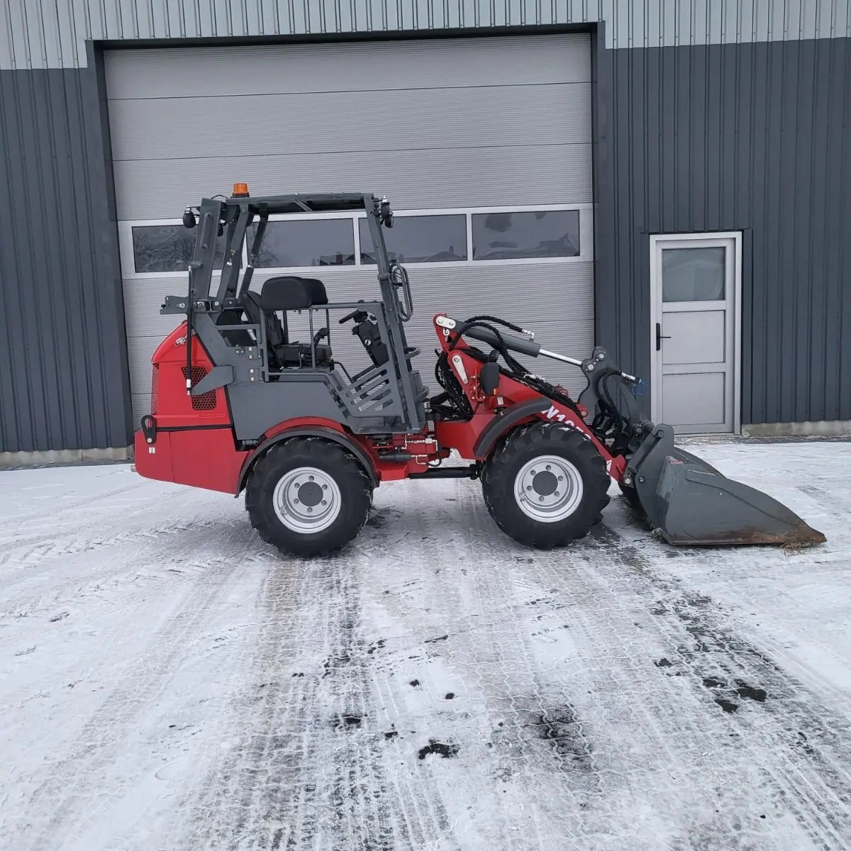 Hjullastare Bernards W1650 4x4 Med Euro5 Motor Med Nedf llbar Hytt hjullastare-bernards-w1650-4x4-med-euro5-motor-med-nedf-llbar-hytt