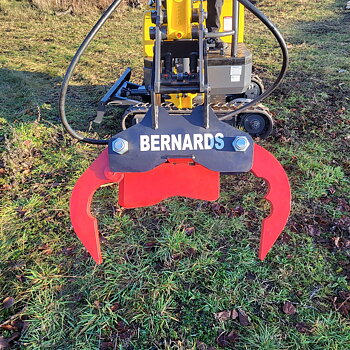 Trädklippare Bernards hydraulisk till minigrävare eller minilastare