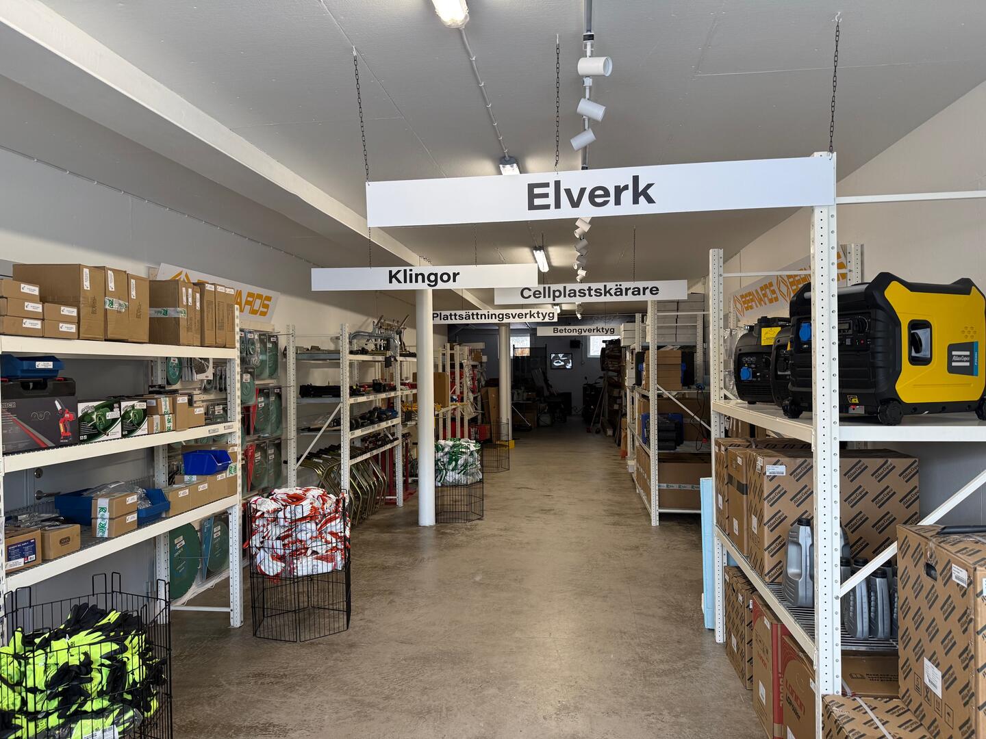 Idag öppnar vi vår butik, missa inte alla erbjudanden. Öppet vardagar 09:00-12:00 Du hittar oss på andra sidan järnvägen, Västra Järnvägsgatan 2. Klicka HÄR för mer info!