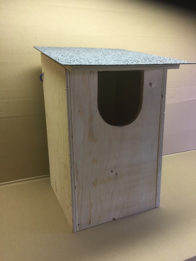 Kattuggleholk av plywood