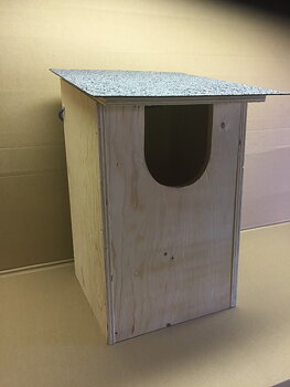 Kattuggleholk av plywood