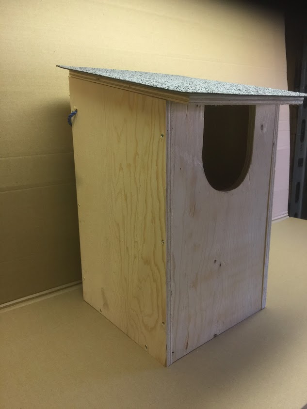 Kattuggleholk av plywood - 2