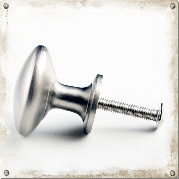 Small metal knob smooth, silvercoloured Nillas