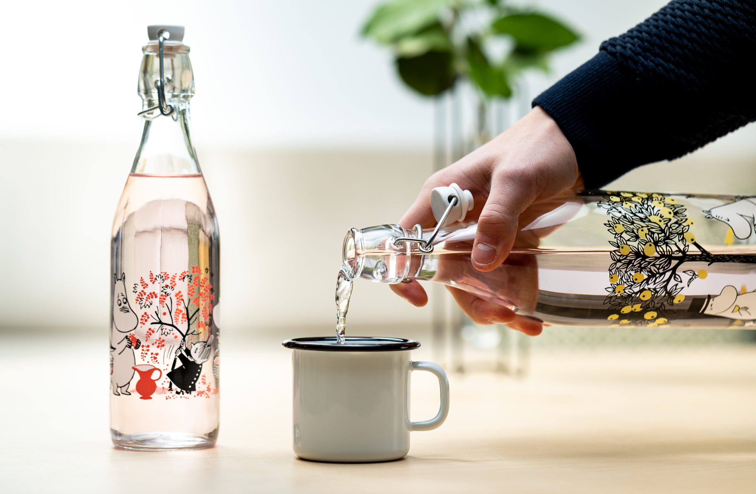 Moomin - Glass bottle with patent cork 0,5 l - Berries - 2