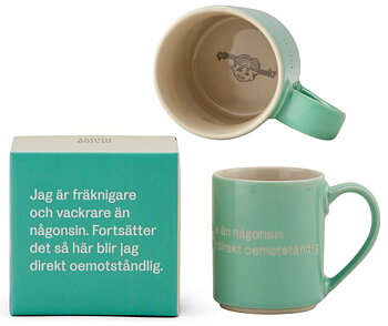 Astrid Lindgren Citat Mugg - “Jag är fräknigare och vackrare än någonsin. Fortsätter det såhär blir jag direkt oemotståndlig.”