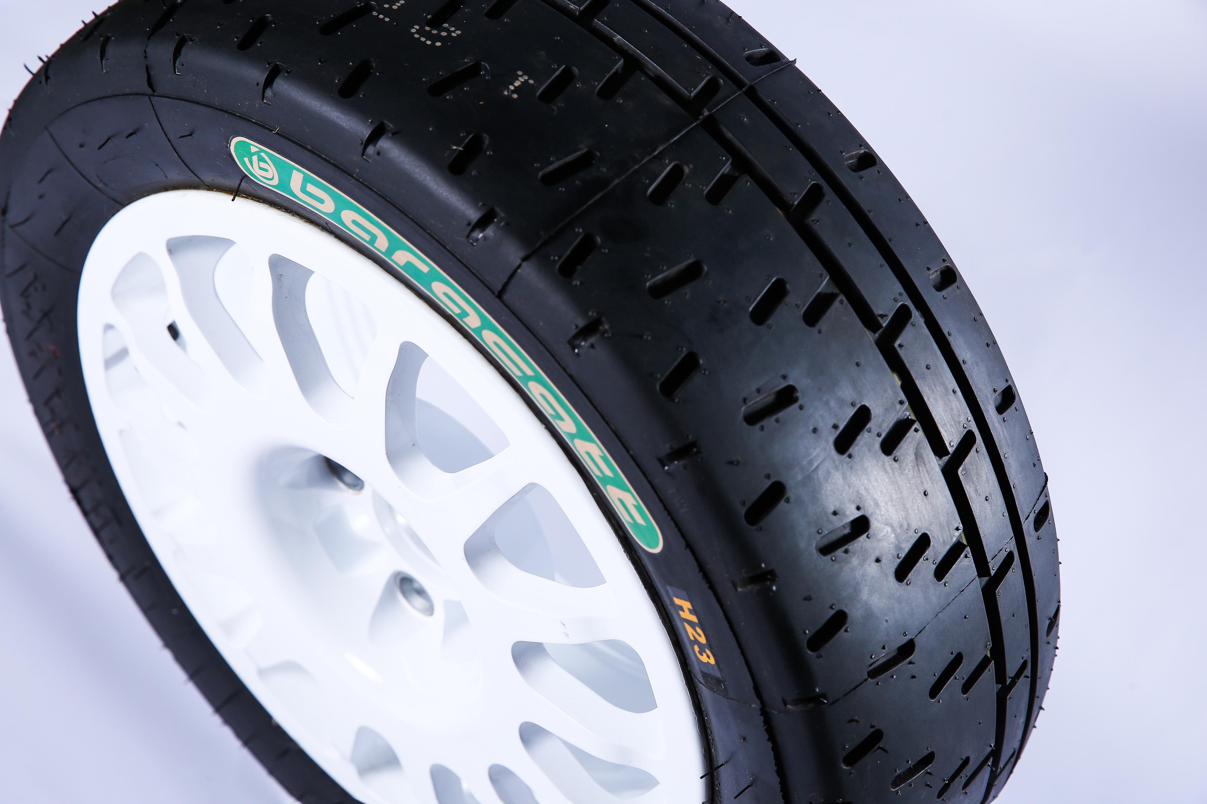 Baracatt Rallydäck Asfalt  18 tum 225/40-18