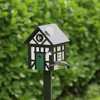Multiholk Korsvirke, fågelmatare i miljövänlig svart och vit färg i naturmiljö