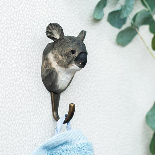 Handsnidad Krok Koala, handsnidad dekorationskrok i trä målad förhand med miljövänlig färg