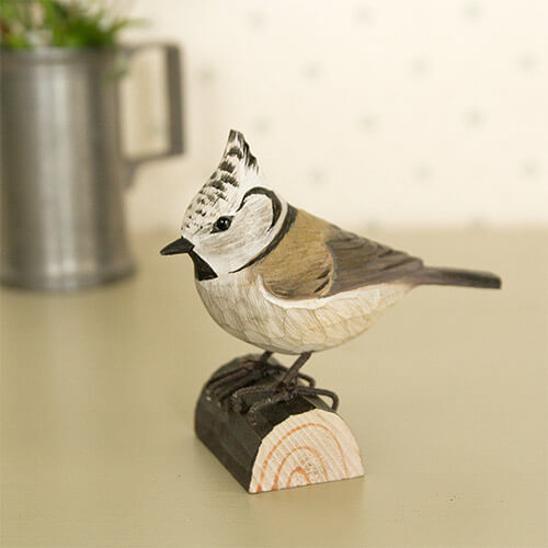 DecoBird Haubenmeise , handgeschnitzt und bemalt mit umweltfreundlichen Farben