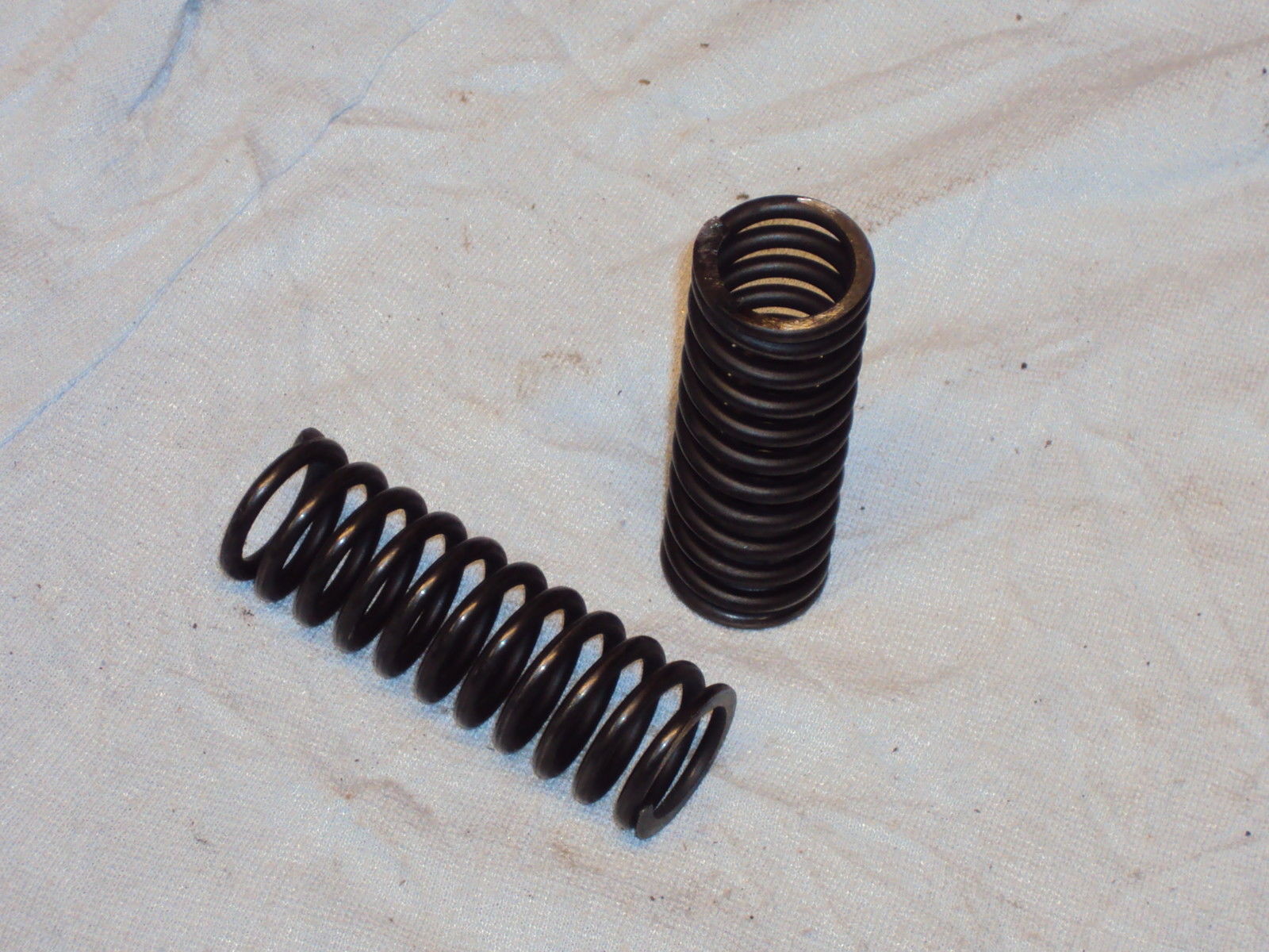Exhaust Valve Springs Harley J JD 1910-29, Si 26-34, 1929-31 45"