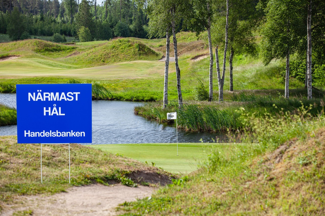 Skylt "Närmast hål" - 2