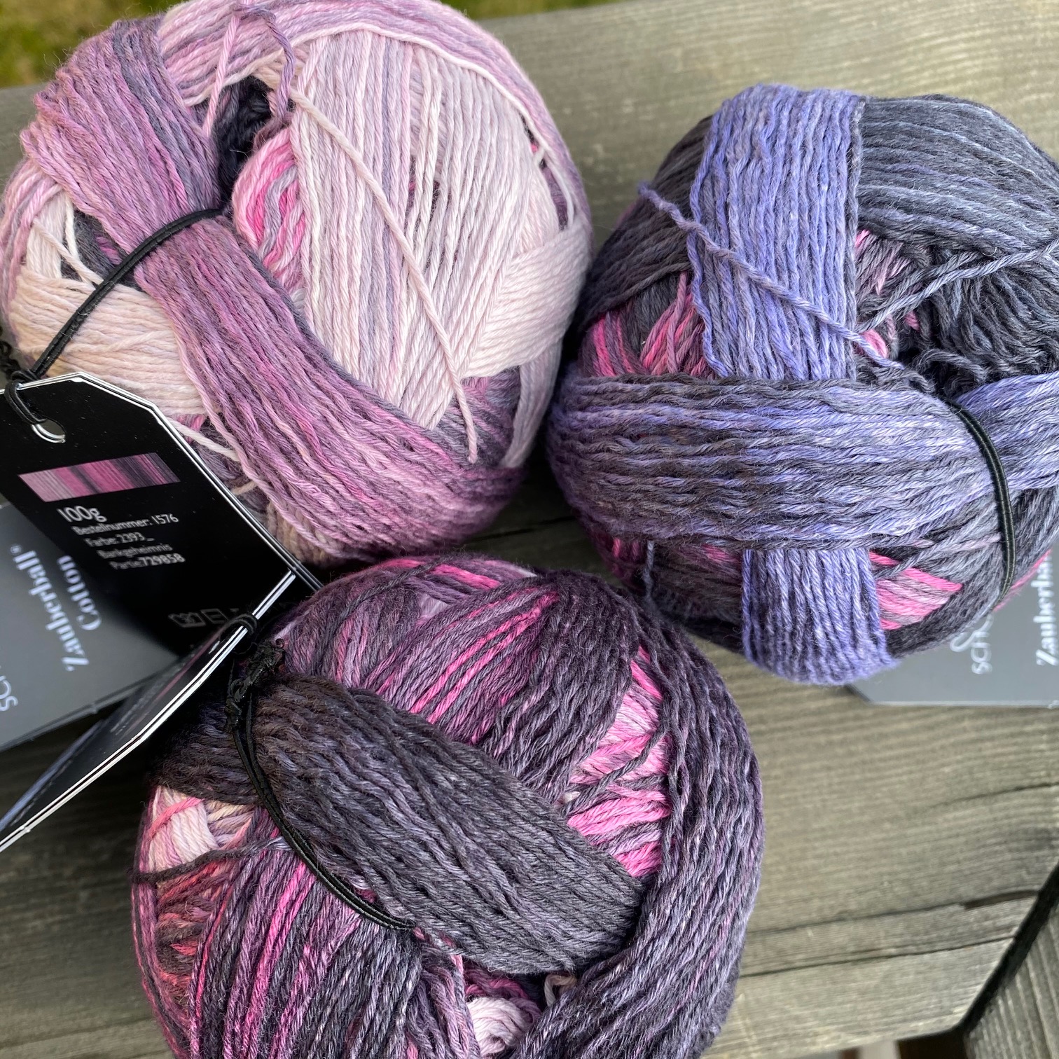 Bomullsgarn Schoppel - Zauberball Cotton Hallon & lakritstoner - House of Hildur