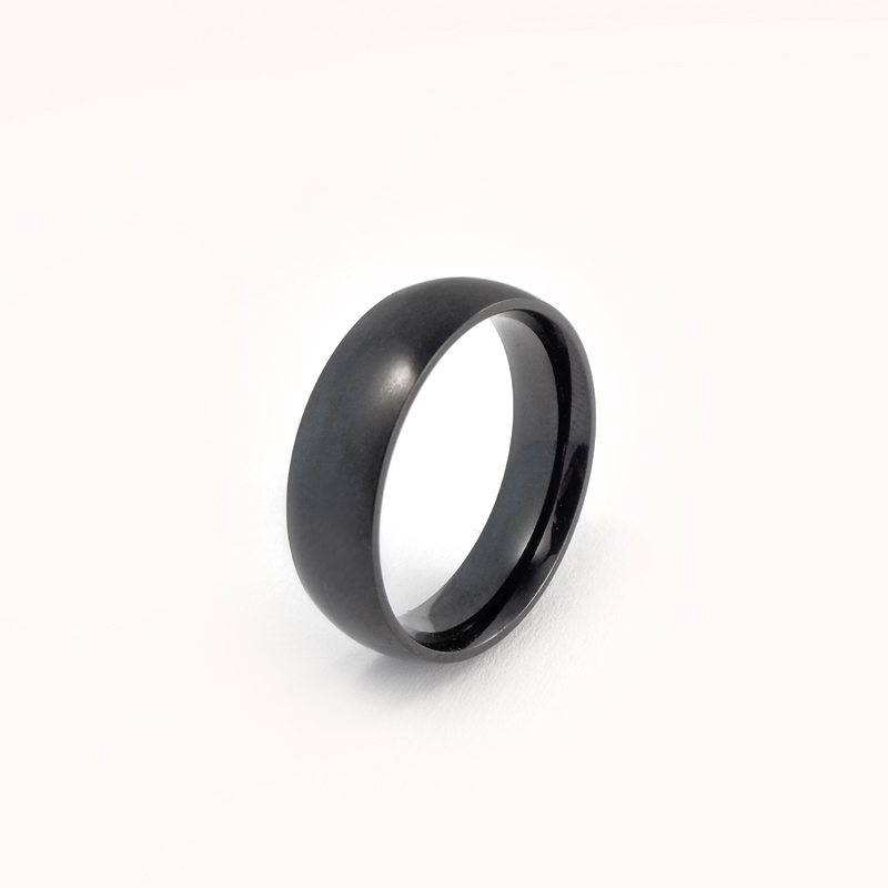 Glatt, skinnende ring i svart stål - 6 mm bred