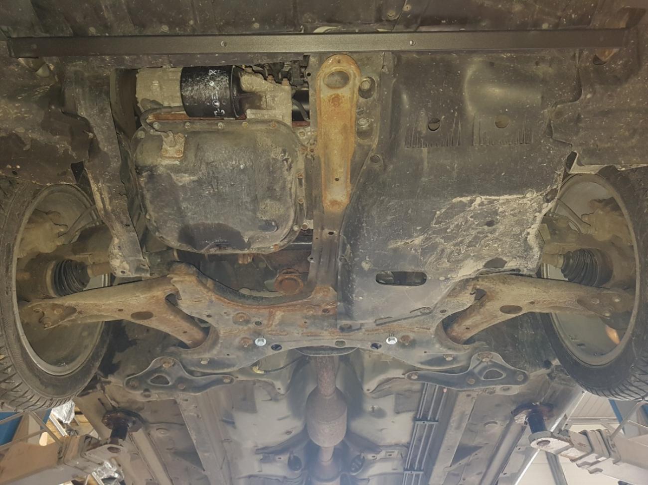 Pohjapanssari Teräs Moottori+ | Toyota Avensis (2003-2008) - 5